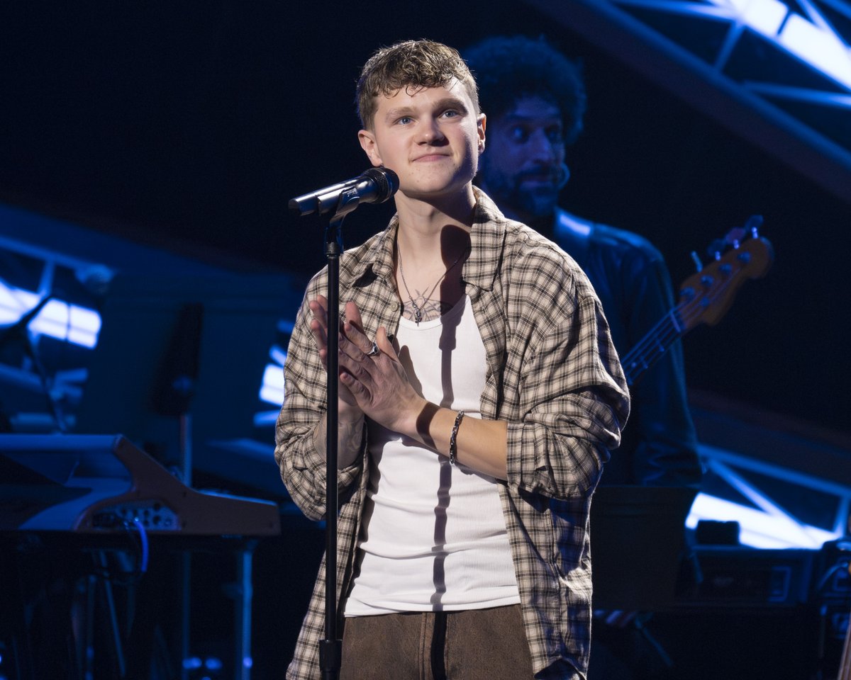 AmericanIdol's tweet image. 🤘 Olivier ROCKS “Like A Stone” by #Audioslave on #AmericanIdol!

Watch Olivier's performance here: youtu.be/HTU_IXWcLRE