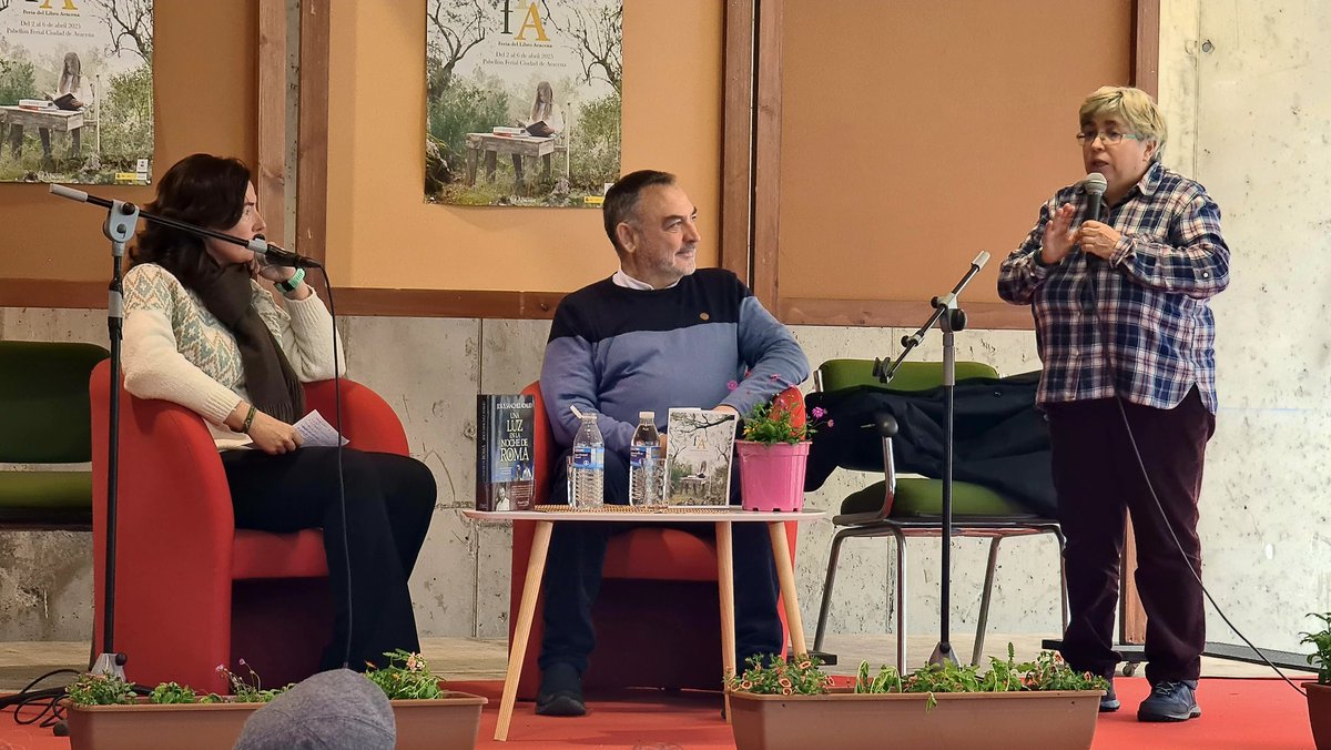 jsanchezadalid's tweet image. Clausurando hoy la Feria del Libro de #Aracena.