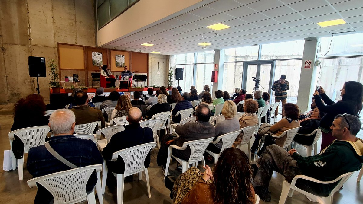 jsanchezadalid's tweet image. Clausurando hoy la Feria del Libro de #Aracena.