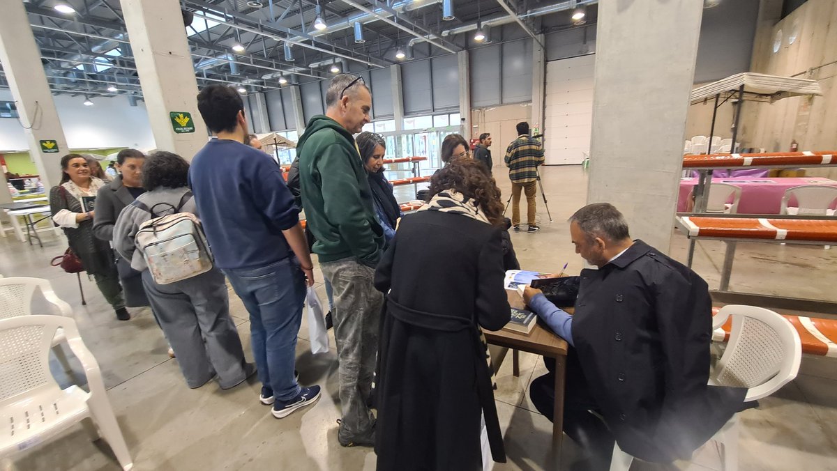 jsanchezadalid's tweet image. Clausurando hoy la Feria del Libro de #Aracena.