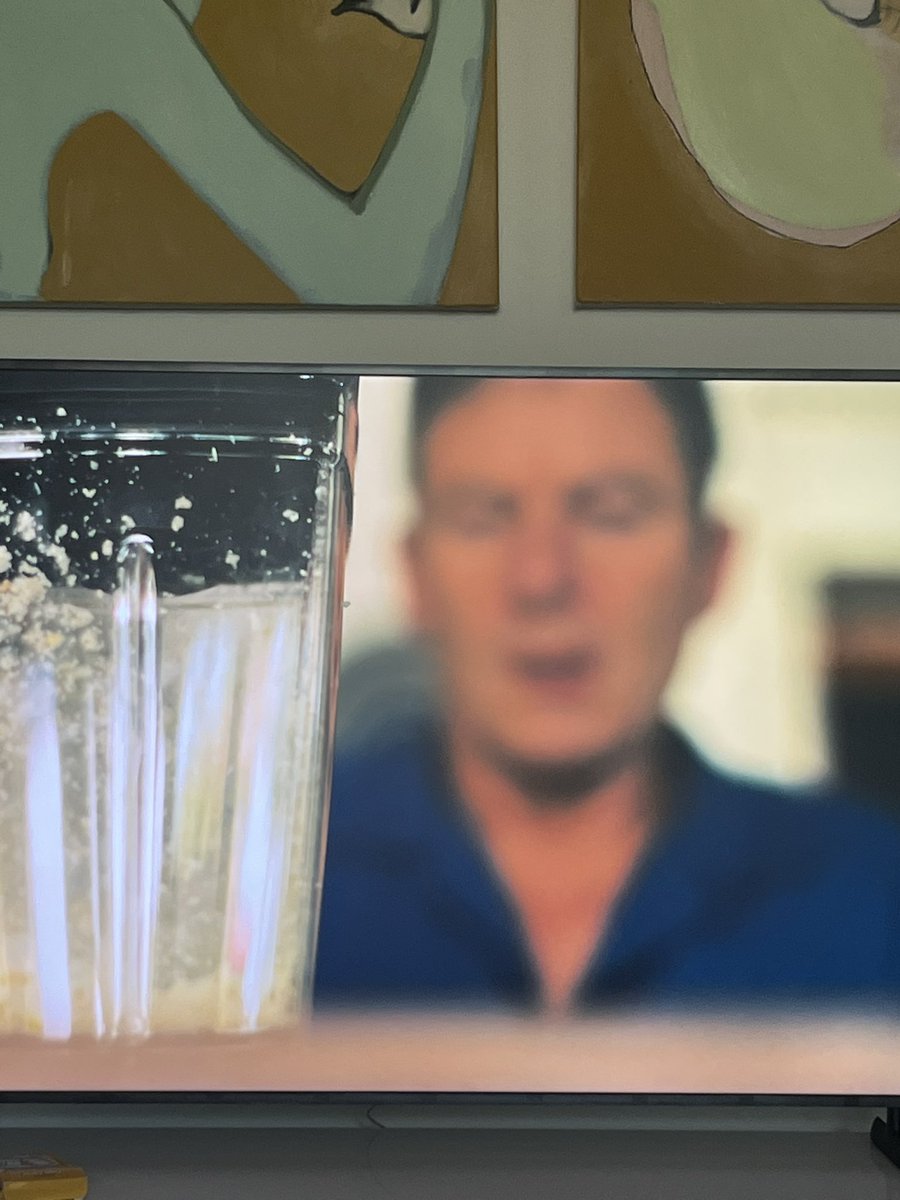 Walk away from the death smoothie!!!!! #WhiteLotus