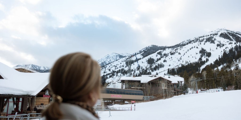 Close out the season with a relaxing staycation slopeside. Enjoy a rejuvenating spa experience with 30% off, plus valet parking savings. Exclusively for residents of Wyoming, Idaho, Montana, Colorado, South Dakota, and Utah. bit.ly/3XXwijd
#FSJacksonHole #Staycation