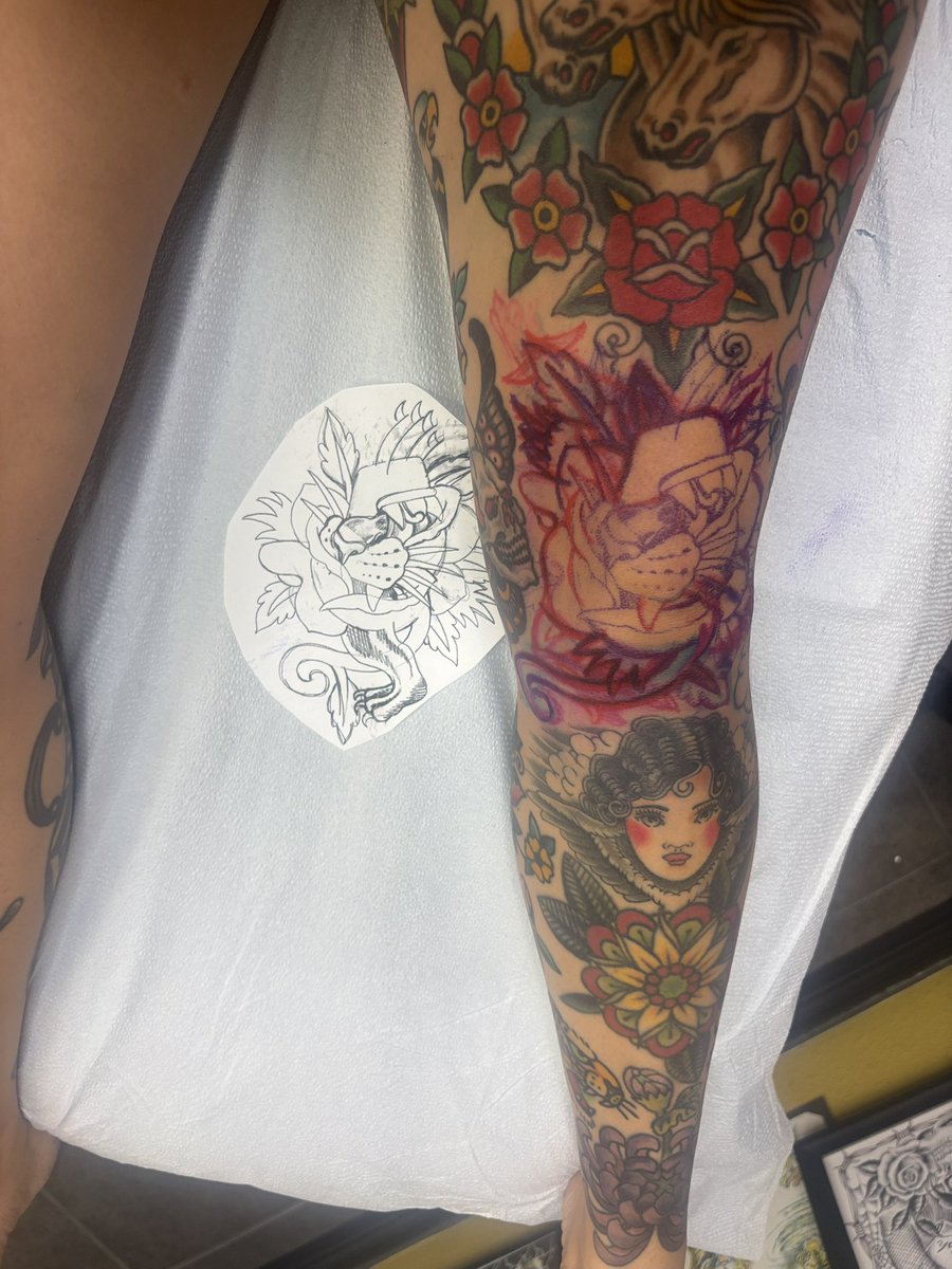 vstrvlprojected's tweet photo. Can’t believe I got my knee tattooed https://t.co/rOUCW0l1wE