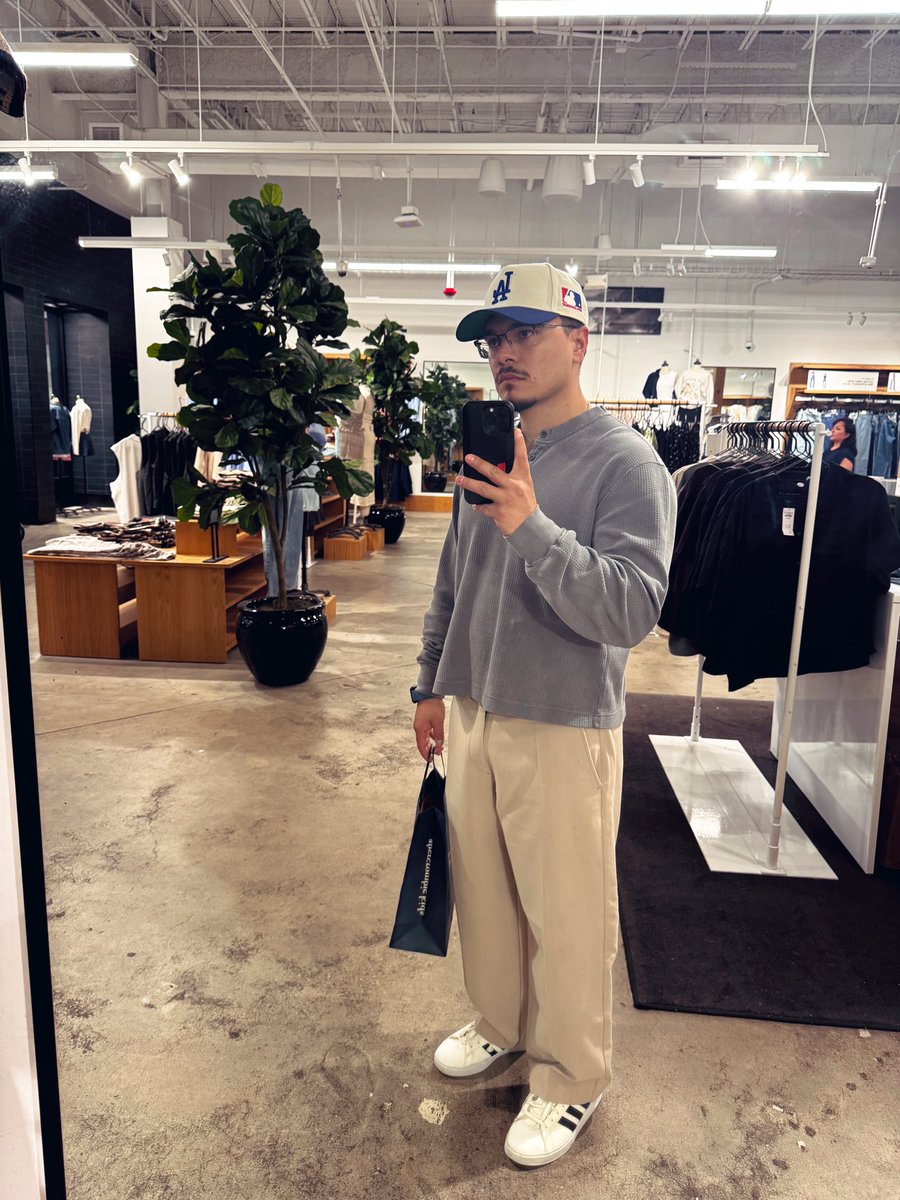 Abercrombie and baggy trousers for the W 🫡