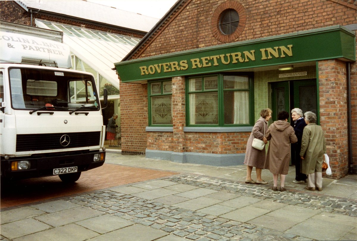 #ThrowbackThursday 📸
We've dug out this photo from a visit to the Rovers Return and Coronation Street! 
Got a moving memory with us? We'd love to hear it!
👉 colinbattremovals.co.uk
#RoversReturn #CoronationStreet #KentRemovals #MovingMemories