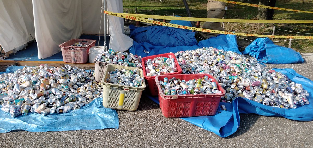 日曜のお花見で 花見客が捨てた
空き缶の1部です🌸🍺( ¯꒳​¯ )ᐝ
それを朝早くから シルバーさんが中身を出し缶を潰し観光客が来る前に片付けるらしいです(^_^;)💧

お花見を楽しむみなさんへ
缶は持ち帰るか缶の中身を確認
潰して出してあげましょうね🤗🌸

今朝8時前の姫路城の画像です📷