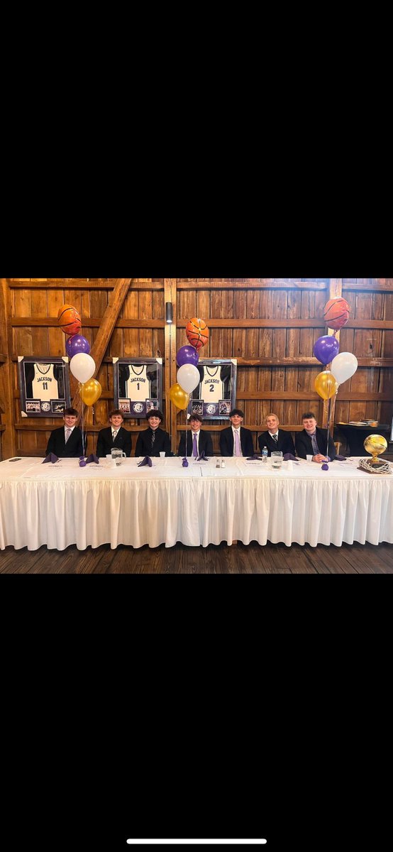 We had a great evening celebrating a senior class that will not soon be forgotten! #GoBears 🐻‍❄️🏀