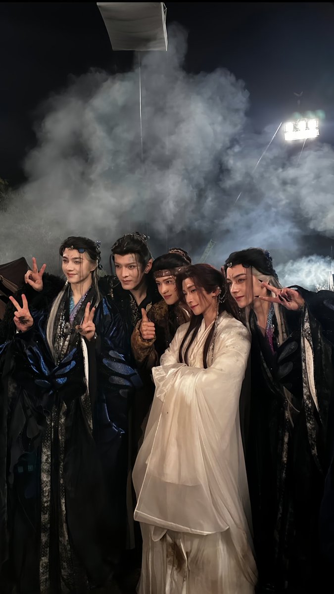 Elli1802's tweet photo. Denis's insta story 
"group photo"
#VeilOfShadows #twinsgo #liuyu #deniskogai #kirillkogai https://t.co/BIa3upMU20