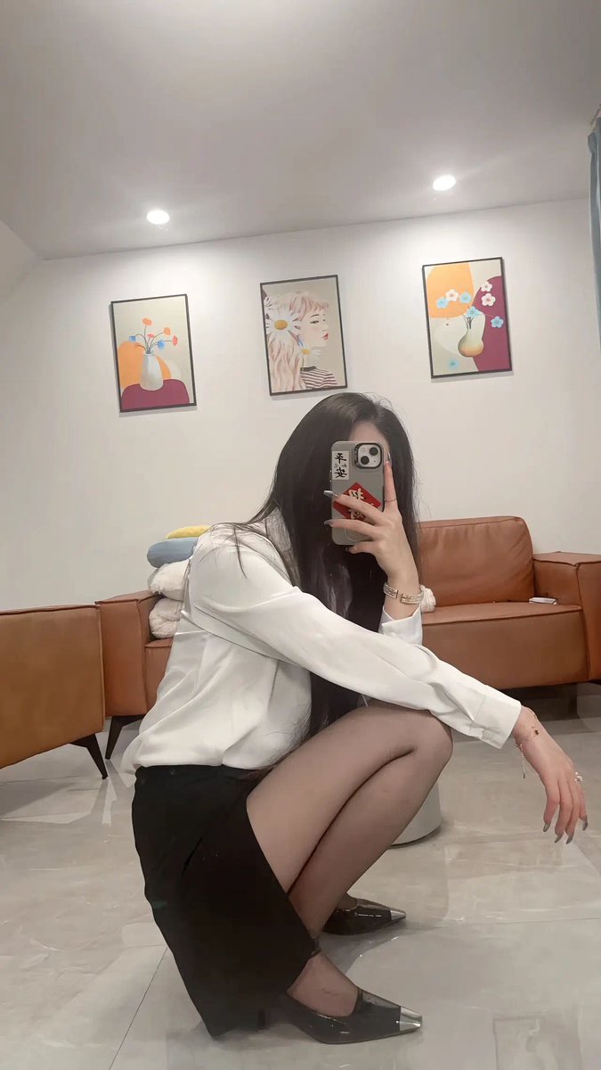 how1044104's tweet photo. 单身的女人比谁都更渴望性爱来满足自已 姿势够多，花样够骚，#大连 #反差 #丝袜控 #足交 #丝袜诱惑 #人妻少婦 https://t.co/9c5aRrX4Q0