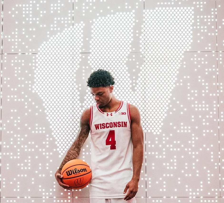Nick Boyd commits to Wisconsin✅

The talented guard joins the Badgers after a year at San Diego State where he avgd 13.4 ppg. Prior to that he played 3 years at FAU, which included the 2023 Final Four team. 

If FAU and SDSU can make Final Fours, UW should aim to as well #Moves