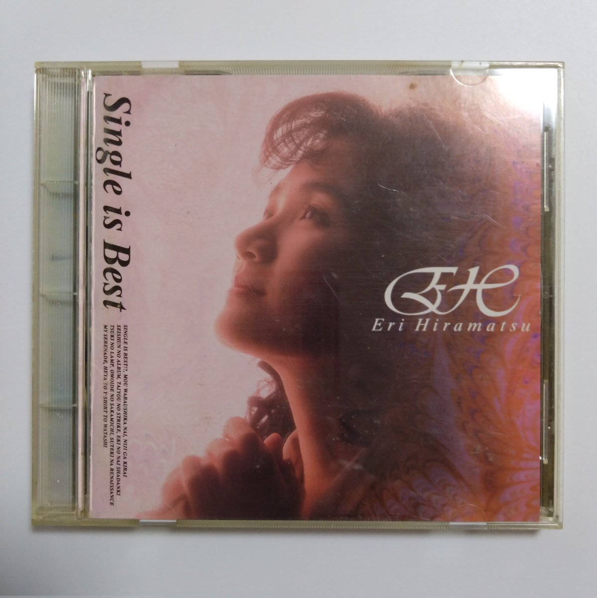 kan2_2010's tweet photo. 今日は平松愛理さんの『Single is Best』が発売されて32周年です。
平松さん初のベスト・アルバムで、発売当時の全シングルを収録しています。
前作『Erhythm』に続きオリコン1位を獲得し84万枚を売り上げ、平松さんはこの年の高額納税者ランキングにも初ランクインしました。
#平松愛理
#SingleisBest https://t.co/FvKQrbuOl4