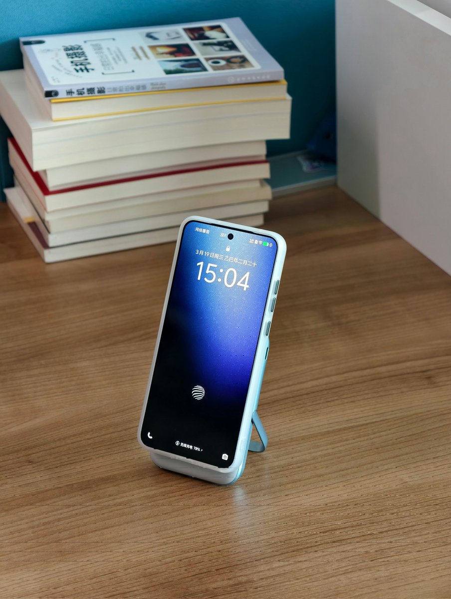 Vivo X200s 
▫️Straight Screen 
▫️Wireless Charging
▫️Ultrasonic Fingerprint Scanner 
#vivo #vivoX200s