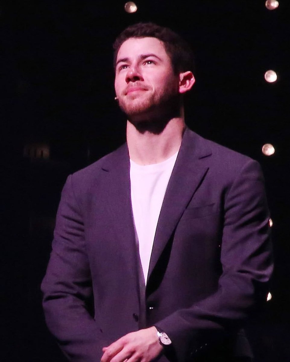 Cloudyjo7's tweet photo. Proud is an understatement.
Congratulations on your opening night @nickjonas It’s such a honor to be your fan and watch you grow as a performer 💗 #TL5Y https://t.co/1wXlkjn3GB