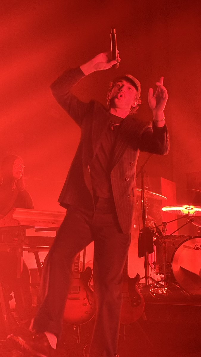 amesbazaldua's tweet photo. What’s that sound? (Hello?)
There’s a funny man at my door
*knock knock knock* 🤪
Night 2: 4.4.25 Portland, WA
@djotime @djosource #fool #imafoolforyou #djo #djour #thecrux #barricade #sosilly
Ps. The last words he departed with: “I can’t forget my silly little hat!!” https://t.co/usQlGoQYSg