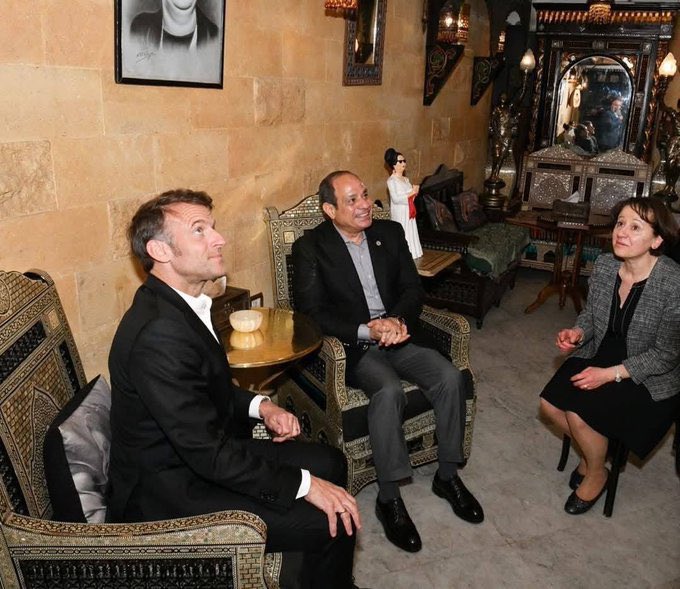 القهوة اللي ماكرون قاعد فيها دي اقدم من نص دول الكوكب