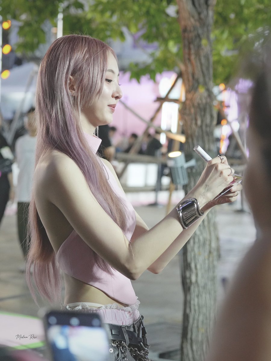 แจกลายเซ็นแบบมีความสุข คนได้รับก็มีความสุข /  Happy together 😊

#GarnierColorMixXNene
Summer Palette with Nene
#nenevader #เนเน่