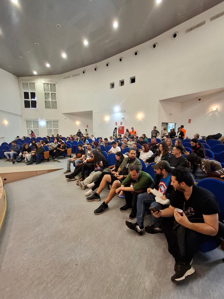 ♟️🎲El 'XIV Encuentro de Juegos de Mesa' congrega a más de a 1.200 personas en el Centro Social 'La Morana'.

🤝Este evento, organizado por <a href="/m_hexagonadas/">Mentes Hexagonadas</a> con el respaldo del Área de Juventud del Ayuntamiento de Huelva, ha contado con 120 actividades programadas.