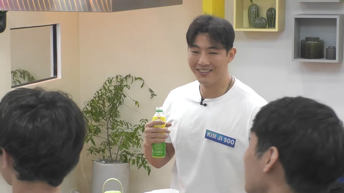 jmcarcoochie's tweet photo. Ang sagot: May Korean houseguest sa Bahay ni Kuya

Annyeong to our Korean-Kapuso houseguest, KIM JI SOO! 🫰🏻

#PBBCollabSanyaAll #PBBLivestream
#PBBCelebrityCollabEdition
#PBBCollabWithGMA https://t.co/AhedsZKdA9