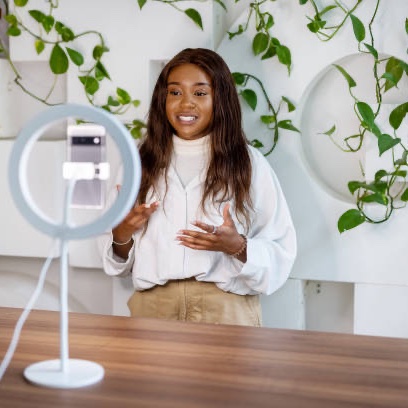 WARNING FOR FINANCIAL INFLUENCERS

The Financial Sector Conduct Authority (FSCA) of South Africa is confronting the rise of unregulated financial influencers, or "finfluencers," who offer advice on popular social media platforms. 

As of April 2025, the FSCA is investigating