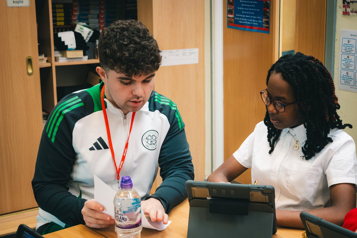 FoundationCFC's tweet photo. A brilliant @JoyofMovingUK session at Aultmore Park Primary in Easterhouse, learning about hydration before diving into fun, active games! 💧🏃♂️
#MoveAndLearn | #CelticFC 🍀 https://t.co/UsukwkKGXv