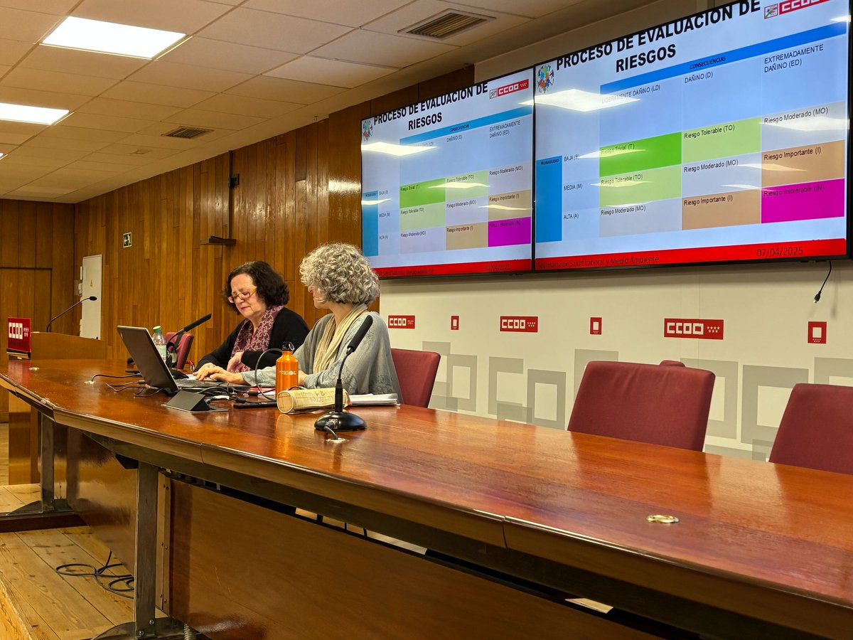 CCOOSanidadMad's tweet photo. 💼 Jornada formativa en riesgos laborales para mantener al día a las personas delegadas en prevención, a cargo de @rmuelasr y Ana Ruiz. 

Porque la seguridad y la salud en el trabajo no se improvisan, ¡se defienden con formación! 💪📚

#SaludLaboral #FormaciónSindical #CCOOSeMueve

@Zupo21 @mondatta24