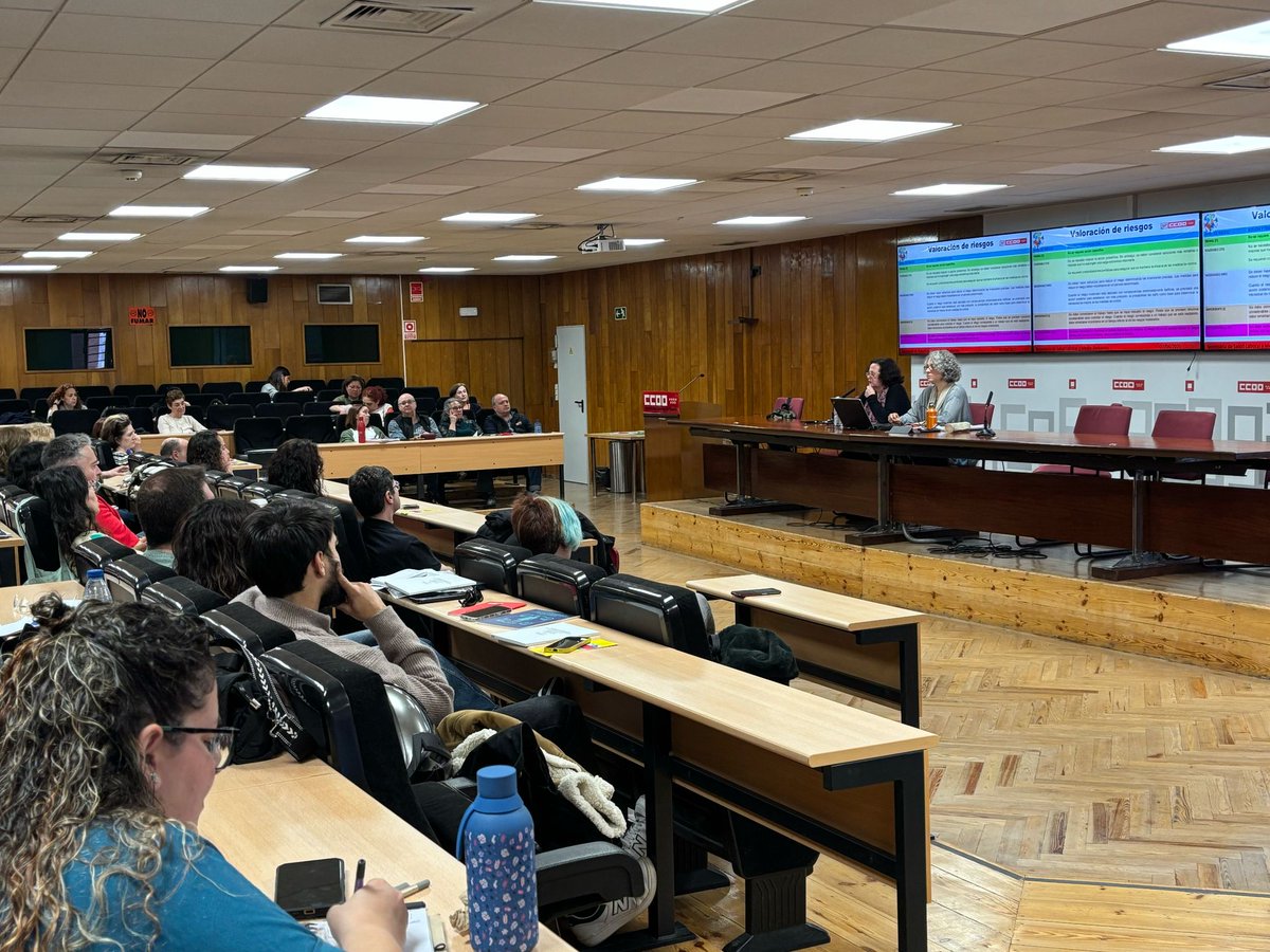 CCOOSanidadMad's tweet photo. 💼 Jornada formativa en riesgos laborales para mantener al día a las personas delegadas en prevención, a cargo de @rmuelasr y Ana Ruiz. 

Porque la seguridad y la salud en el trabajo no se improvisan, ¡se defienden con formación! 💪📚

#SaludLaboral #FormaciónSindical #CCOOSeMueve

@Zupo21 @mondatta24