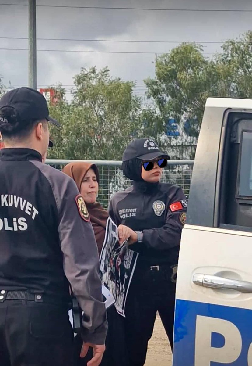 Başörtülü (!) bir polise, Gazze protestosu yapan başörtülü ve annesi yaşındaki kadını gözaltı yaptırmayı CHP hayal bile edemezdi…