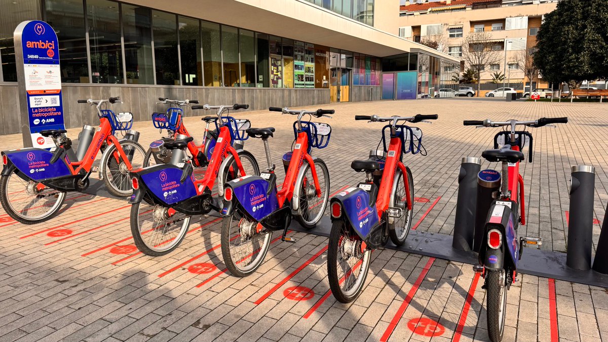 Sant Joan Despí disposa ja de 2 noves estacions reconvertides a ➕🅿️, amb 40 places fora d’ancoratge:

📍🚲 Plaça del Mercat
📍🚲 Centre Mercè Rodoreda

Així, el municipi suma 9 estacions (3 d’elles +P), 240 places d’aparcament i 99 bicicletes perquè continuïs gaudint del teu