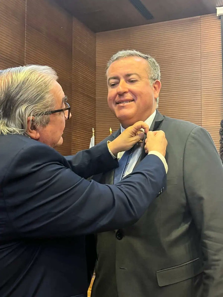 Carlos Bernabé, CEO de Bernabé Abogados, presentó la revista Lignum Crucis. El acto se desarrolló en el Excmo. Ayto. de La Unión. En el transcurso de esta, el Hermano Mayor de la Real e Ilustre Cofradía del Santísimo Cristo de los Mineros le impuso la Insignia “Lignum Crucis”,