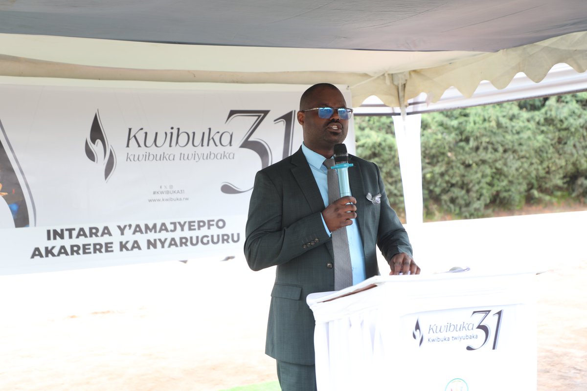 NyaruguruDistr's tweet photo. Ruramba:Umunyamabanga  w'Inama Njyanama y'Akarere,  Bwana Mutiganda Innocent ari gutanga ikiganiro ku mateka ya Jenoside yakorewe Abatutsi mu Rwanda, urugamba rwo kubohora Igihugu, ingaruka za Jenoside  n'Inzira yo kongera kubaka ubumwe  n'ubudaheranwa bw'Abanyarwanda https://t.co/A7BRut8QF2