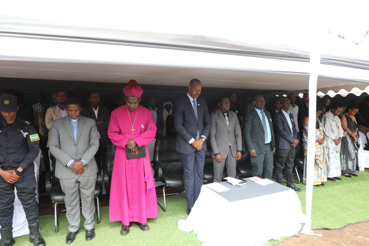 NyaruguruDistr's tweet photo. Ruramba:Umunyamabanga  w'Inama Njyanama y'Akarere,  Bwana Mutiganda Innocent ari gutanga ikiganiro ku mateka ya Jenoside yakorewe Abatutsi mu Rwanda, urugamba rwo kubohora Igihugu, ingaruka za Jenoside  n'Inzira yo kongera kubaka ubumwe  n'ubudaheranwa bw'Abanyarwanda https://t.co/A7BRut8QF2