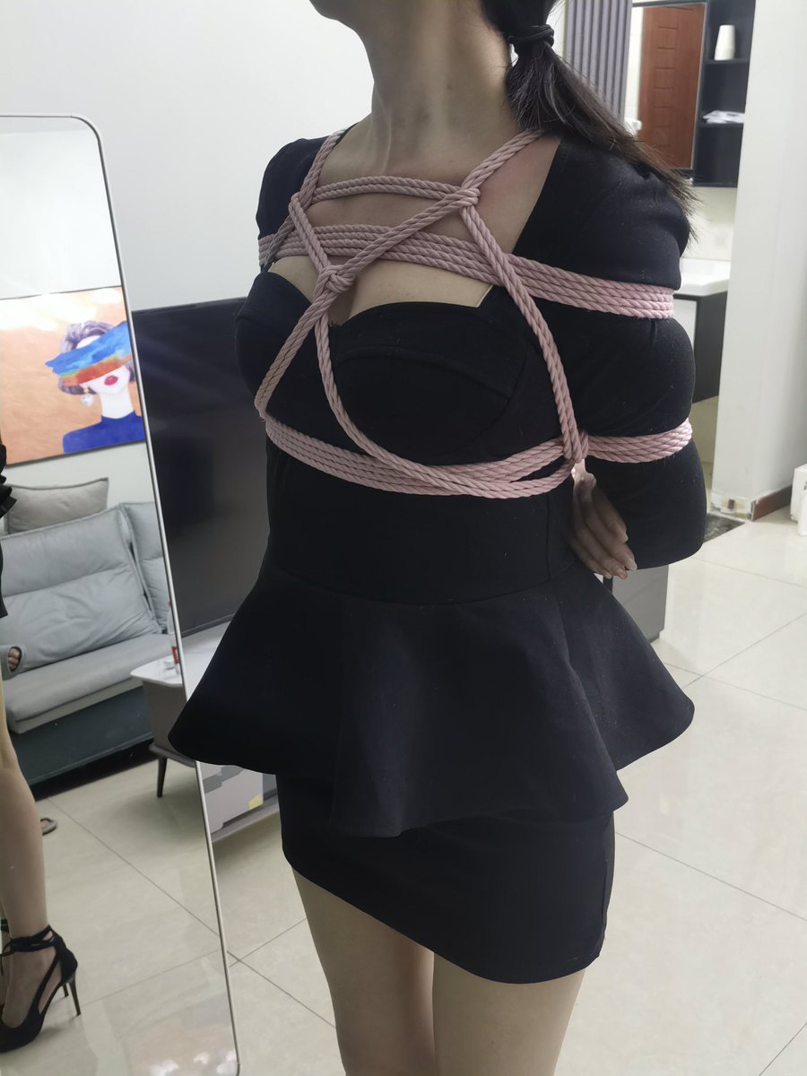 第一次尝试绳子耶～还挺好看～
<a href="/kongkong_pi/">空空如也的空空</a>