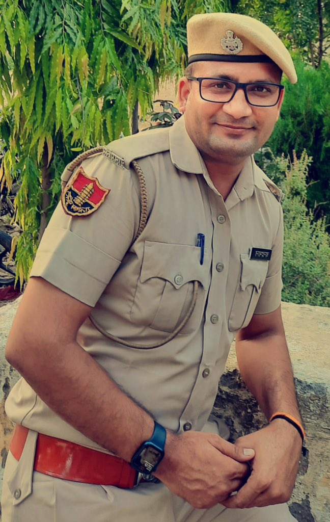 चंद्रभान (@chandrabhan141) on Twitter photo मां का आशीर्वाद,परिवार,मित्र और पुलिस बैच के साथियों के साथ राजस्थान पुलिस में आज 18 वर्ष हो पूर्ण गए,इन 18 सालों में पुलिस की ड्यूटी करते हुए जिंदगी में कई बार ऐसे मौके आए जब विश्वाश हुआ कि सच मे पुलिस क्यों होनी चाहिए जयहिंद जय भारत 🇮🇳🙏🏻 <a href="/PoliceRajasthan/">Rajasthan Police</a> मां का आशीर्वाद,परिवार,मित्र और पुलिस बैच के साथियों के साथ राजस्थान पुलिस में आज 18 वर्ष हो पूर्ण गए,इन 18 सालों में पुलिस की ड्यूटी करते हुए जिंदगी में कई बार ऐसे मौके आए जब विश्वाश हुआ कि सच मे पुलिस क्यों होनी चाहिए जयहिंद जय भारत 🇮🇳🙏🏻 <a href="/PoliceRajasthan/">Rajasthan Police</a>