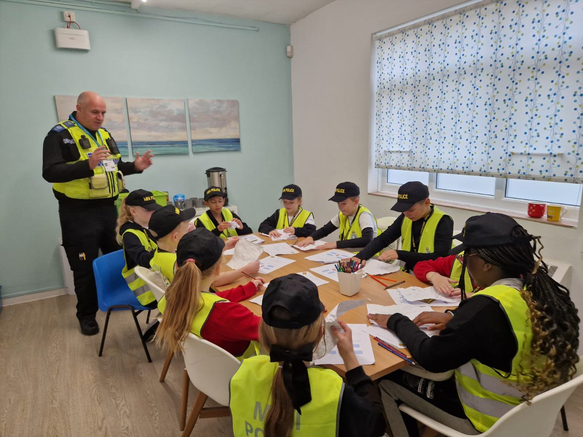 The benefits of schools and young people taking part in the Mini Police Project include:
• Breaking down barriers through engagement with young people
• Building trust and confidence
• Creating Partnership working with schools, academies, and education authorities #Minipolice