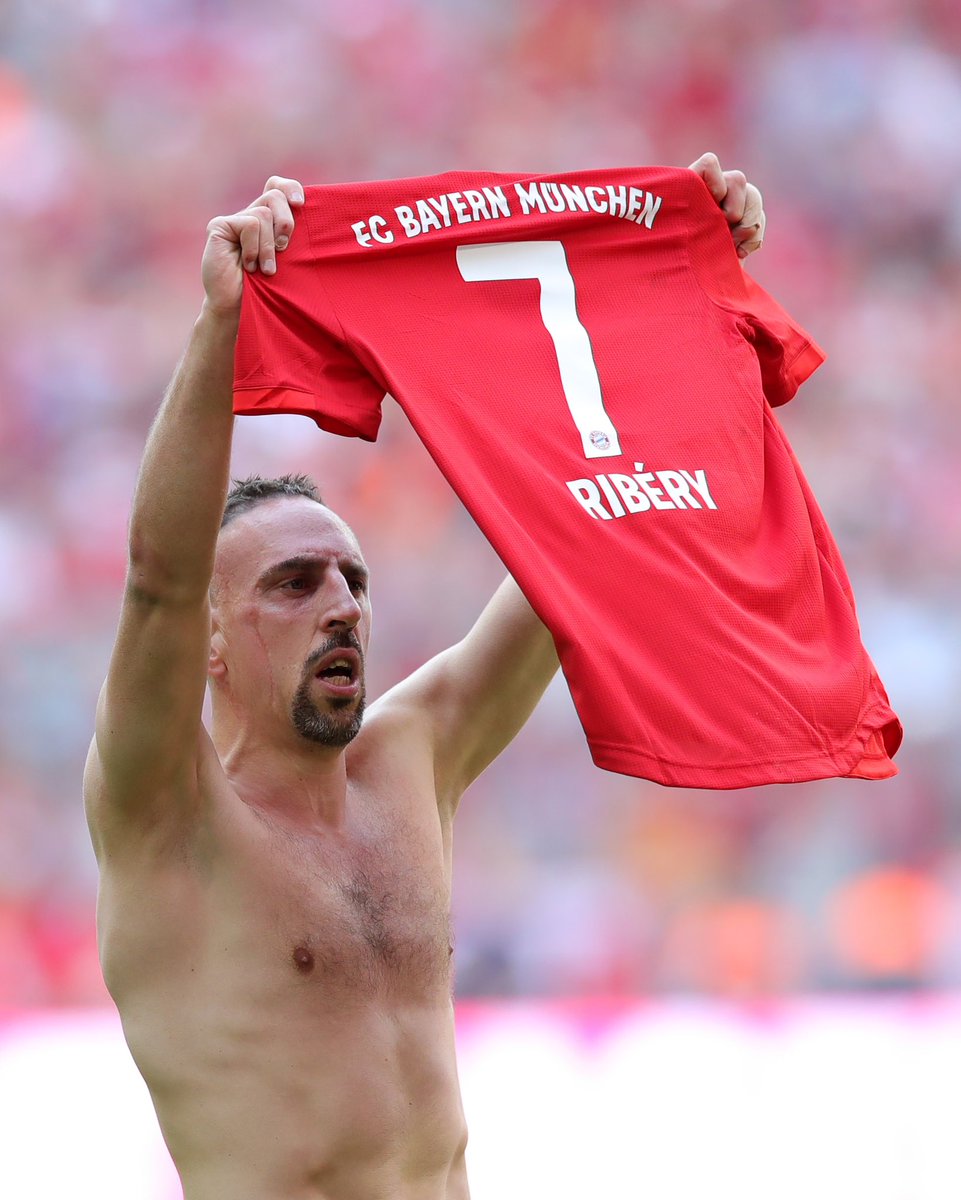 FCBayernEN's tweet photo. 𝓙𝓸𝔂𝓮𝓾𝔁 𝓪𝓷𝓷𝓲𝓿𝓮𝓻𝓼𝓪𝓲𝓻𝓮, @FranckRibery! 🎈
Best wishes on your birthday, Franck! 🎂 https://t.co/597caUZ3HG