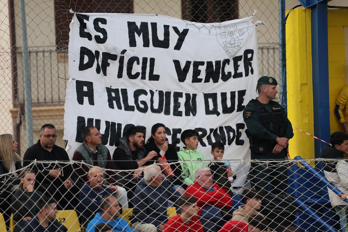 Quedan 5 jornadas para finalizar una temporada que está pasando muy rapido, gracias a la gente que rodea este gran Club. A por el último empujón todos juntos! 🟡🔵