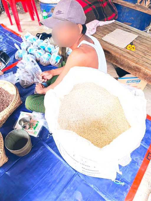 htartha76128693's tweet photo. With Assistance of one of International Organization, food and Emergency Relief Supplies were provided & distributed for 394 households in 8 villages of #Sagaing Township, #NUG controlled areas . #WhatsHappeninglnMyanmar #2025Apr7Coup #MyanmarEarthquake #MyanmarNeedsHelp https://t.co/1qlBevb1wM