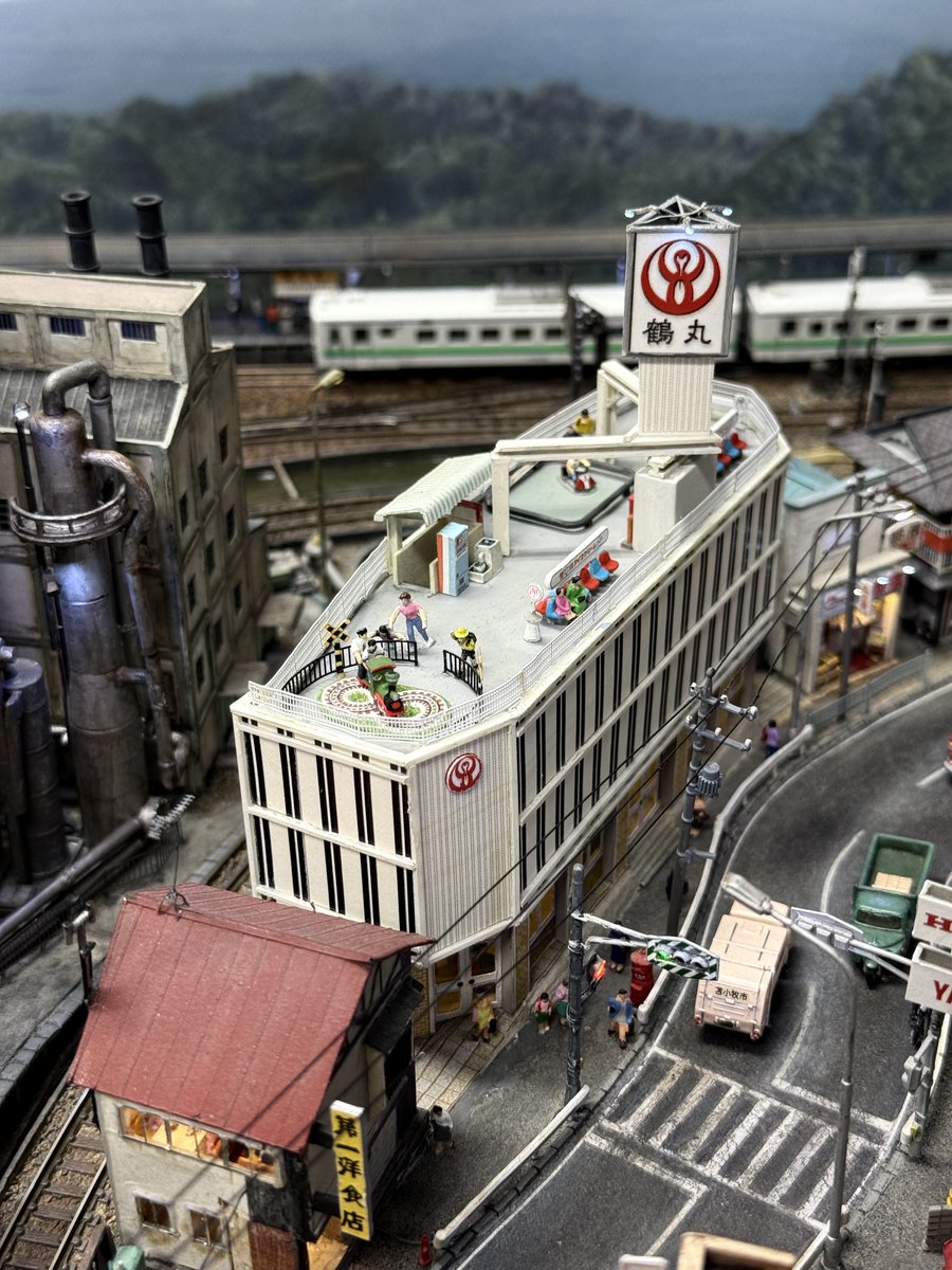梅桜堂のコイン式遊具、1/150サイズが出たら「苫小牧1975」の鶴丸百貨店屋上に置きたい…