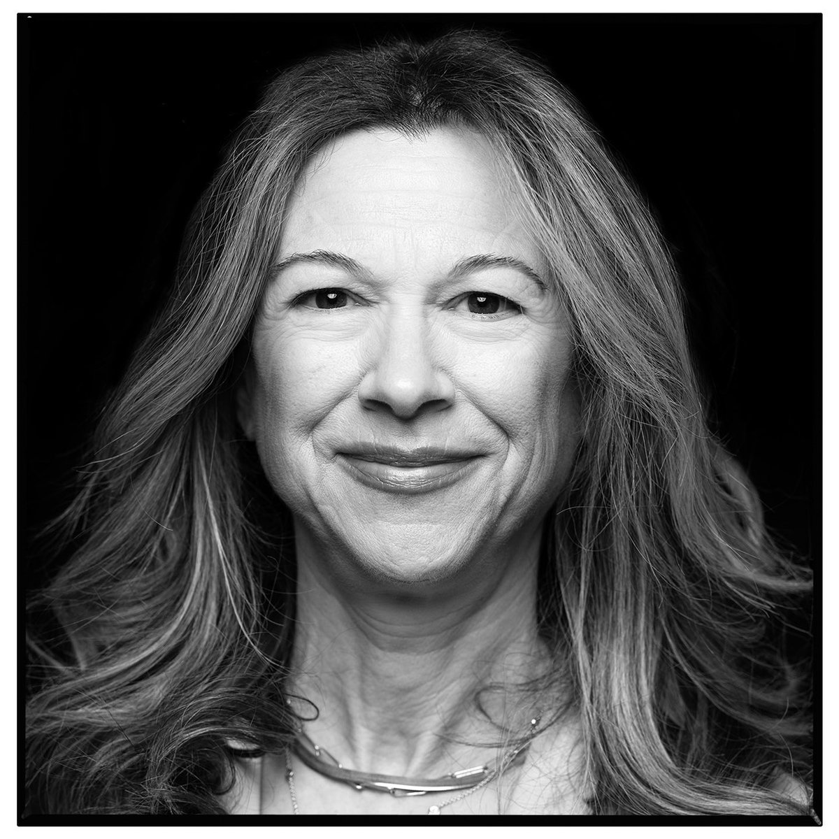 scicomm's tweet image. Tomorrow we have @LoriGottlieb1 on @hubermanlab. Lori is a psychotherapist who specializes in understanding the relationships we have with ourselves and others. She shares how past wounds and unconscious dynamics shape our attraction to certain partners, healthier ways to choose…