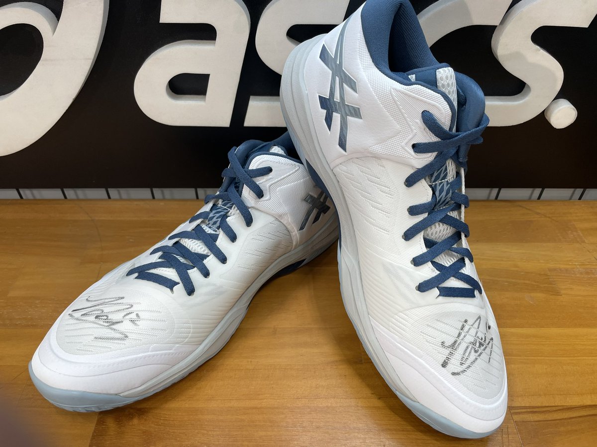 ギャラリー2渋谷店バレー展示紹介】 高橋藍選手のサイン入りシューズを