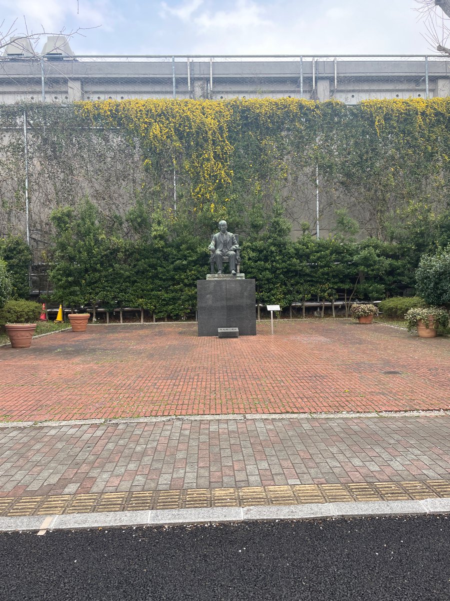 #東工大手島精一先生像部