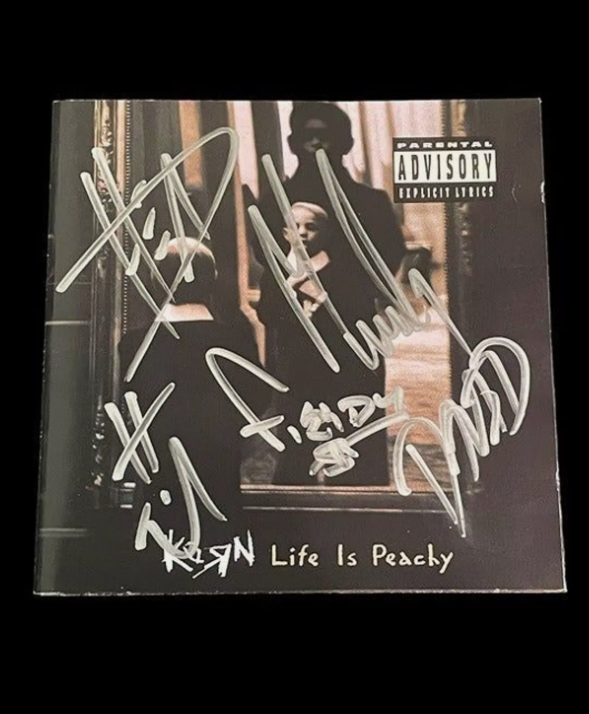 ClassicalVision's tweet photo. 🎸🔥 RARE COLLECTIBLE ALERT 🔥🎸

Here’s one from my personal vault:
💿 Life Is Peachy by Korn, signed by ALL 5 original band members. This isn't just music history… it’s a piece of the era. 🖤

👇 What’s the rarest or most valuable piece in YOUR collection? 

#Korn #Music https://t.co/xVtCxsqDno