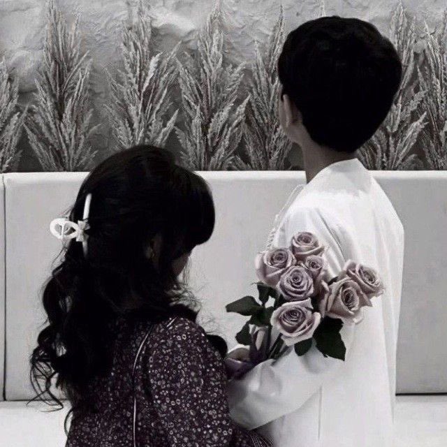 #فضفضه_مشاعر
اجمل عطايا الوقت انسان وافي 
        واجمل عطايا العمر انسان يغليك