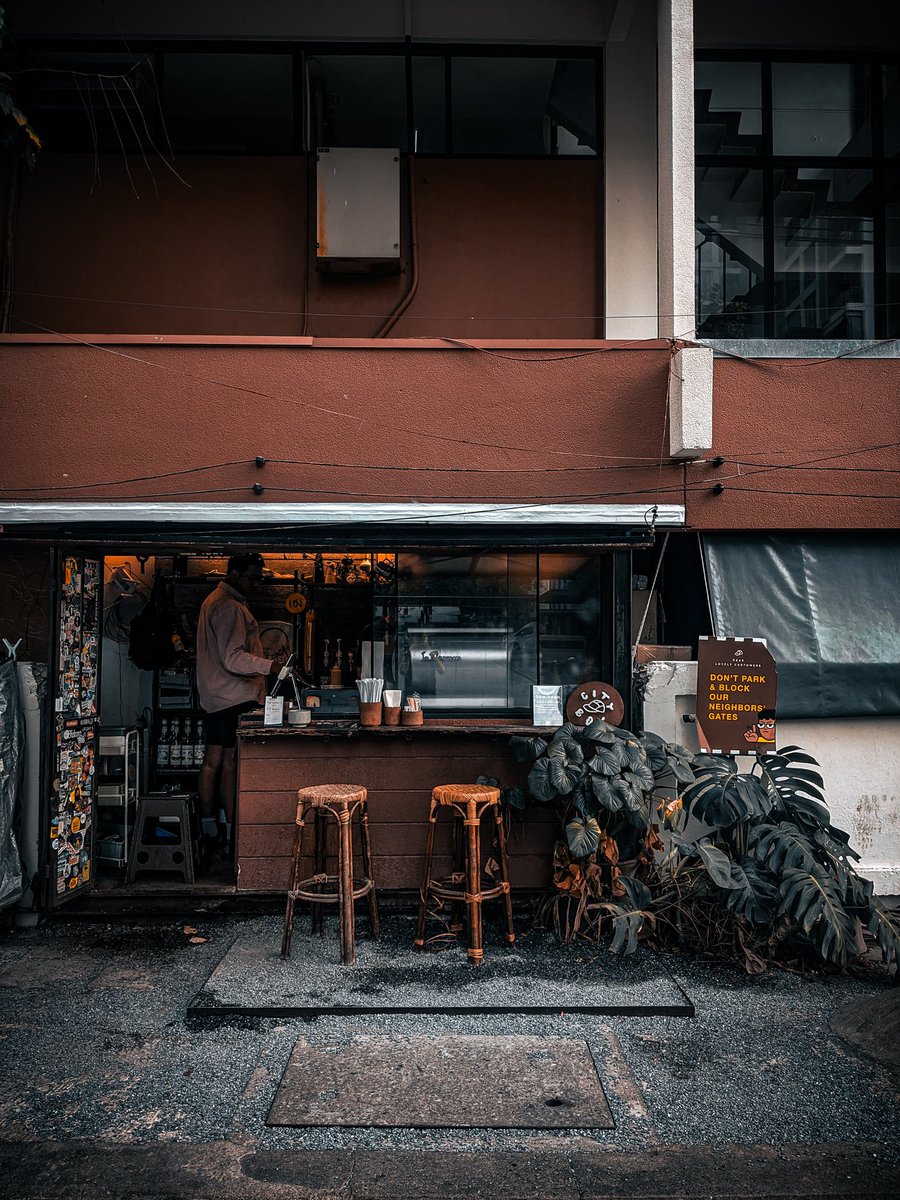 rajchasate's tweet photo. Chasing city vibes with a cup of coffee at City Boy,Thonglor Soi 4 #CoffeeLover #ThonglorVibes #CityBoyCafe #ChillSpot #Aesthetic #BangkokLifestyle https://t.co/SFPR52vyd5