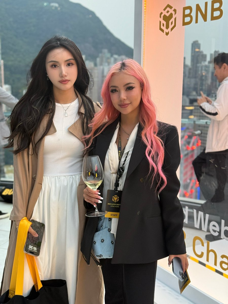 Chain的活动太棒啦，又cx了一些大佬们来开咱们币安站内聊天室🤪 （欢迎更多老板前来开设！！）

感谢<a href="/BNBCHAINZH/">BNB Chain 華語</a> 组织的活动，感谢 <a href="/cz_binance/">CZ 🔶 BNB</a> 大表哥和我们天使团队大合照，感谢天使家人们一如既往的协助❤️❤️❤️

<a href="/Xiaoyu_184CM/">小鱼</a> <a href="/Khaos_DS/">Khan ❤️</a> <a href="/helloxuechen/">薛晨</a> <a href="/Xinhui1209/">Xinhui</a> <a href="/lcg_bnb/">Linge</a> <a href="/paddington1215/">帕帕帕丁顿</a>