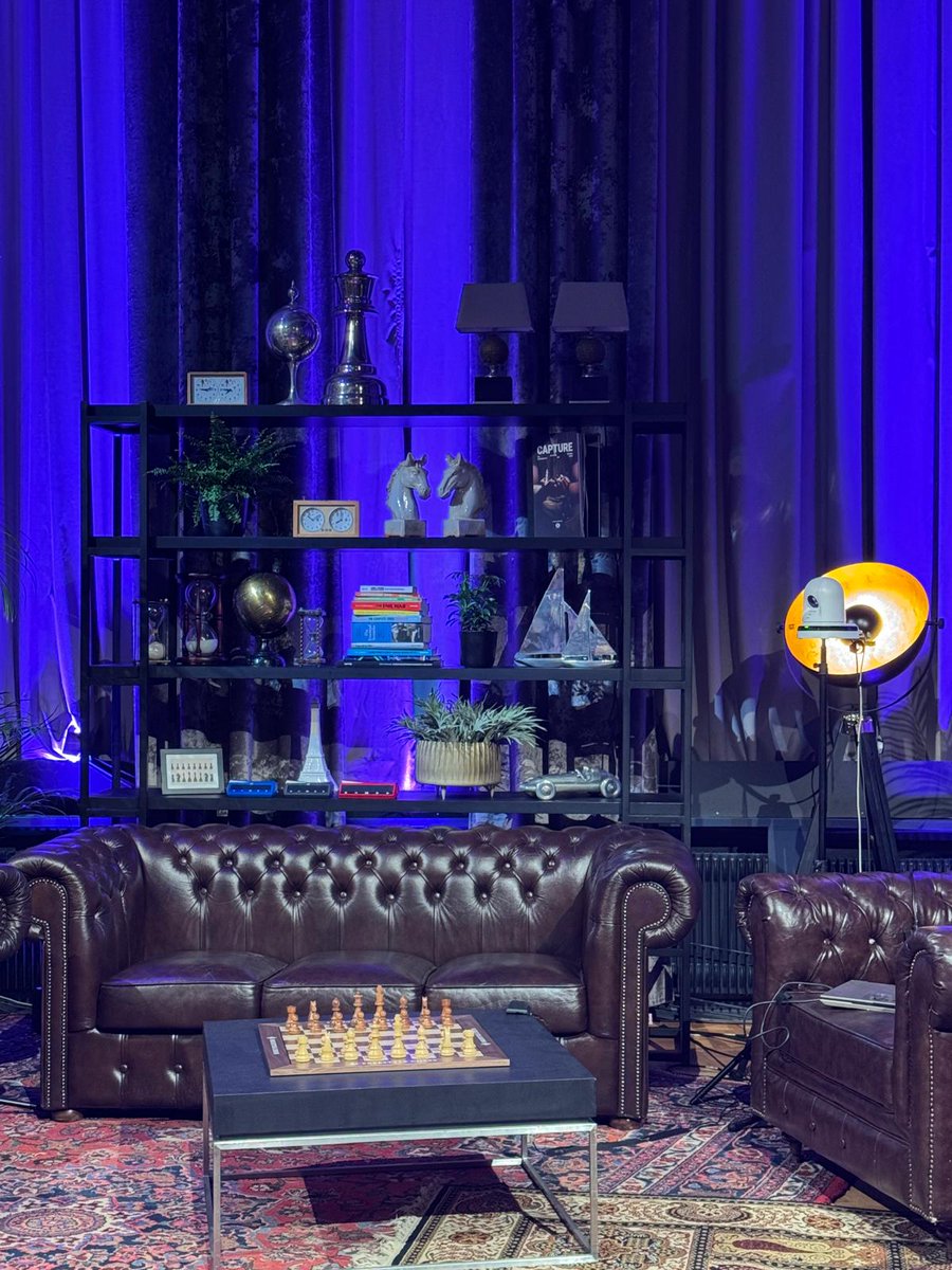 GMJuditPolgar's tweet photo. Good morning Paris🇫🇷, hello @chess_freestyle , hello, competitors!
We start soon!😃
#ChessConnectsUs #chessmasters #chesstournament #chessdrama #commentators #heartbeating #PeterLeko @GM_Huschenbeth https://t.co/oCtYOUIaax