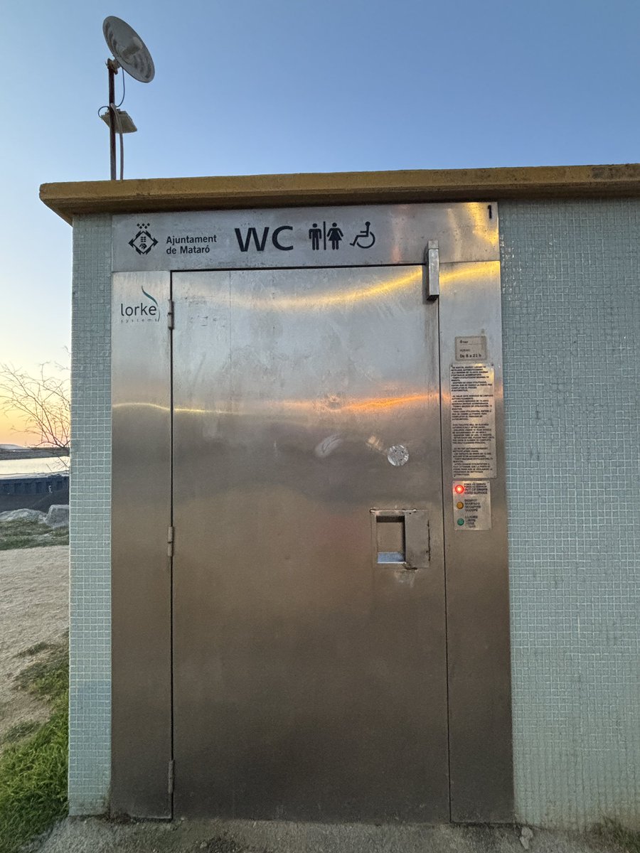 Hi ha força gent que es çleva aviat per fer exercici, passejar… i que després treballa i no pot sortir més tard. Aquest horari no ajuda🚽 a veure si en podeu fer una revisió, que després et trobes gent pixant per tot arreu <a href="/matarocat/">Ajuntament de Mataró</a> <a href="/DBotePaz/">David Bote Paz</a>