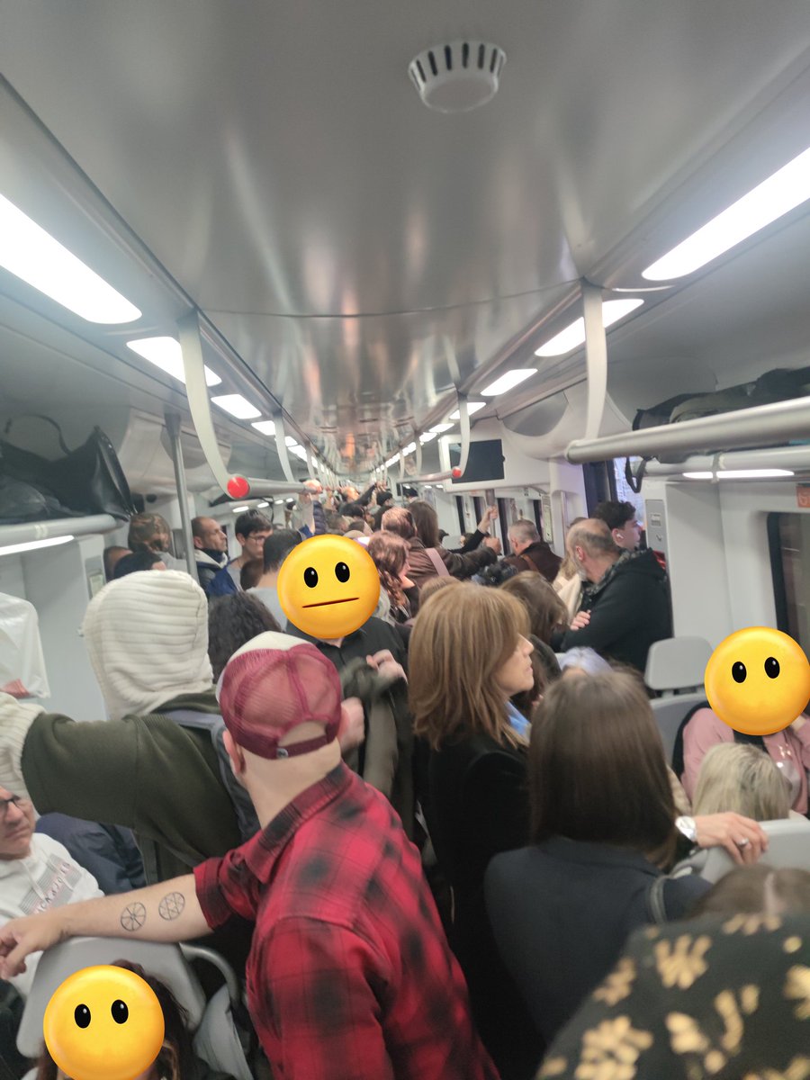 7.20,  a <a href="/ajcubelles/">Ajuntament de Cubelles</a> , tren SVC direcció BCN Estació de França ... Ja no tinc paraules ni prou insults per definir-vos. <a href="/rod2sudcat/">R2 Sud Rodalies</a> <a href="/rodalies/">Rodalies Catalunya</a> <a href="/Adif_es/">Adif</a>  Com era allò del "Tracte Exquisit" <a href="/territoricat/">Territori</a>?
Més bé, és humiliant i perillòs! <a href="/dignitatavies/">Dignitat a les vies ⚫️</a> <a href="/AfectRodalies/">Afectats Rodalies</a>