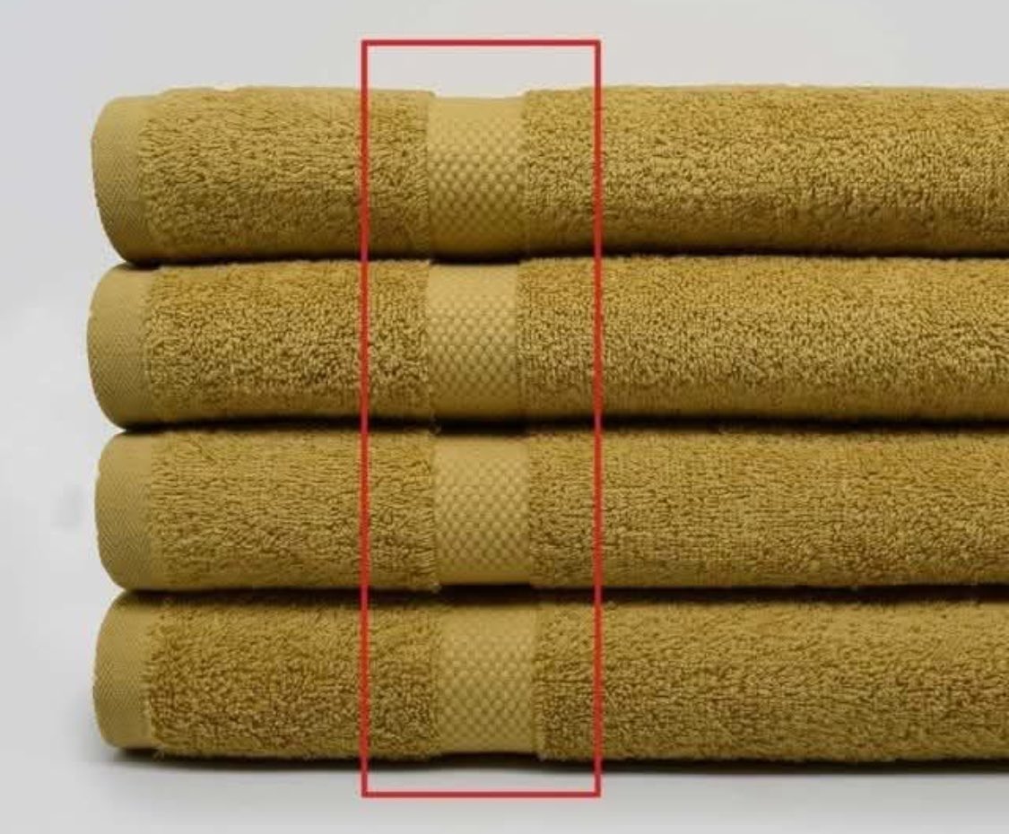 La partie du haut sert a essuyer son visage … celle du bas, son corps. Bonne journée.