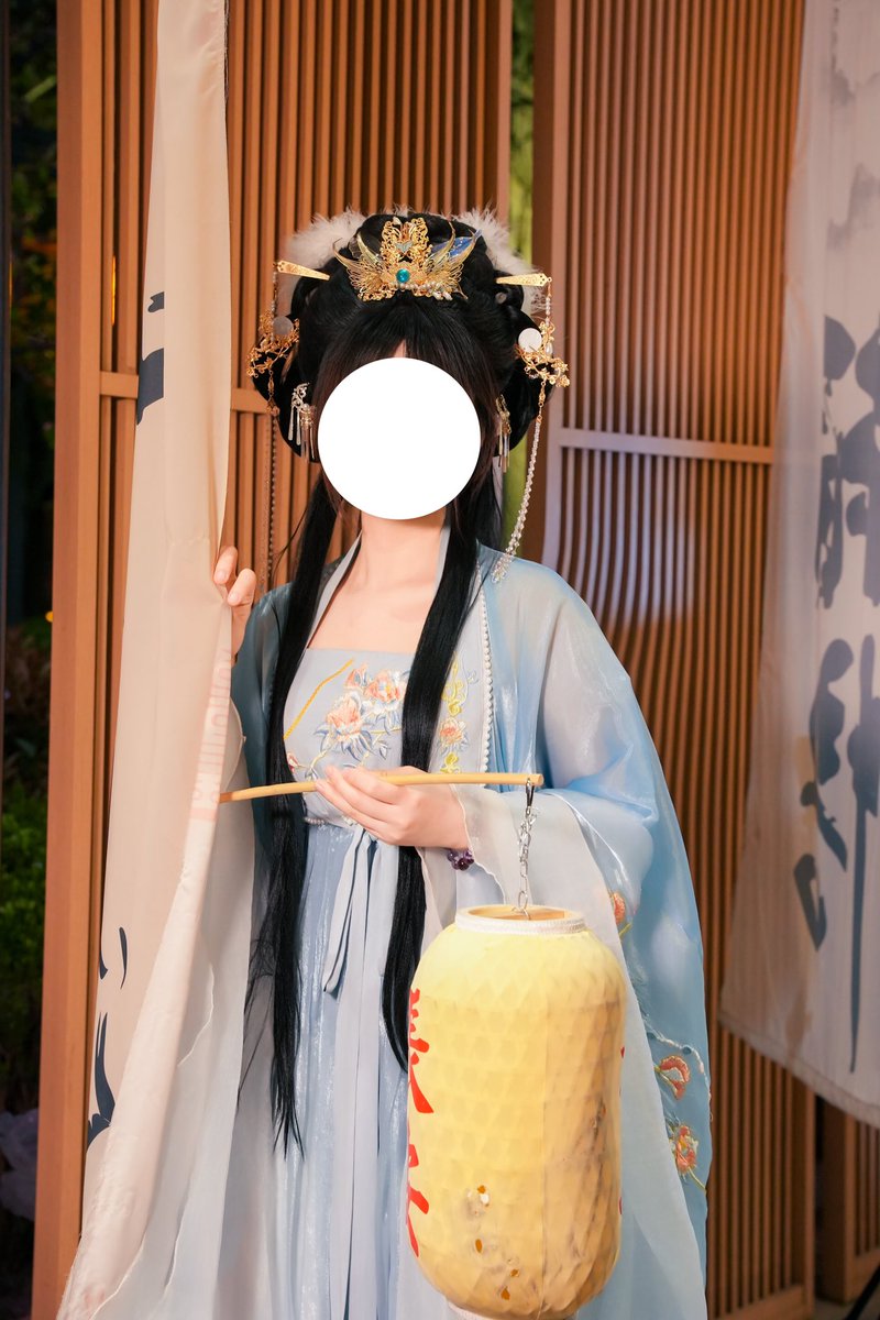 云想衣裳花想容，春风拂槛露华浓 #长安